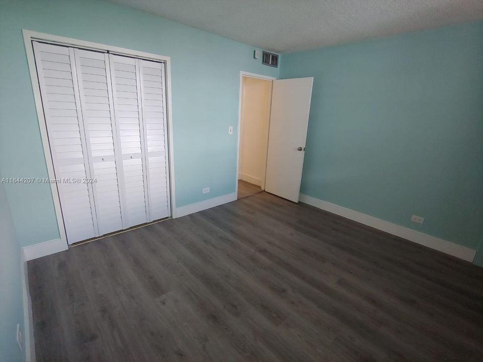 For Sale: $265,000 (2 beds, 2 baths, 1025 Square Feet)