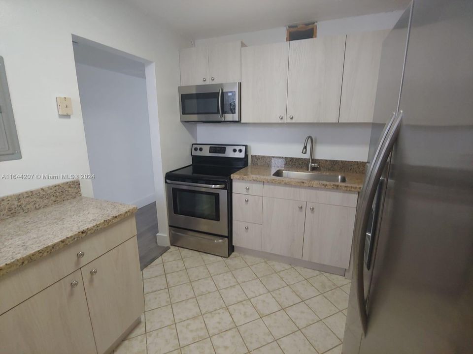 For Sale: $265,000 (2 beds, 2 baths, 1025 Square Feet)