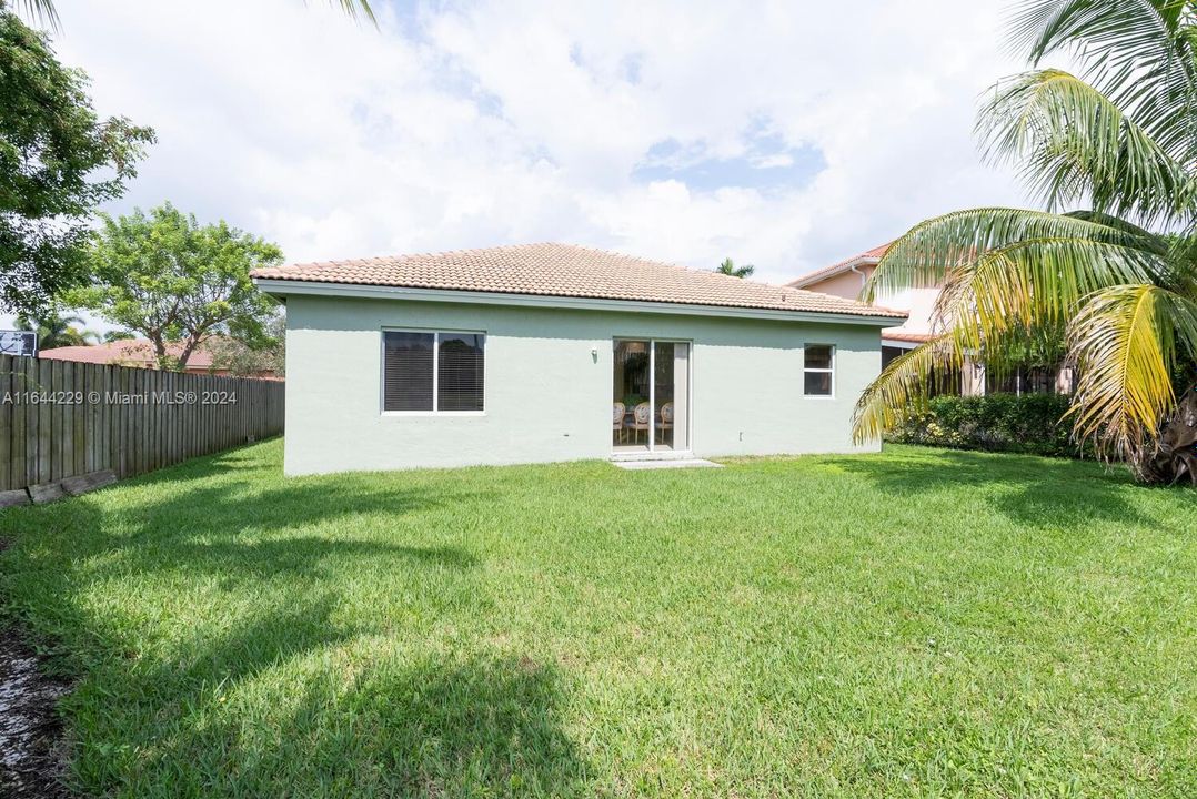 For Sale: $489,900 (3 beds, 2 baths, 1550 Square Feet)