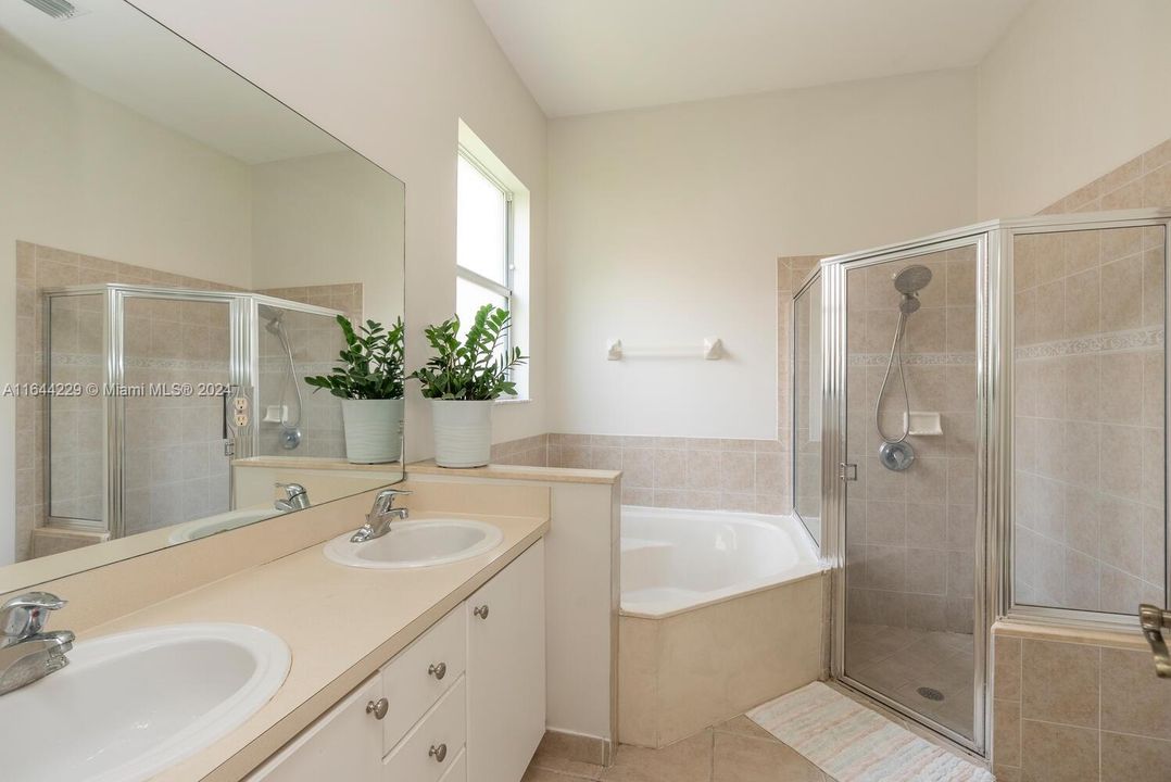 For Sale: $489,900 (3 beds, 2 baths, 1550 Square Feet)