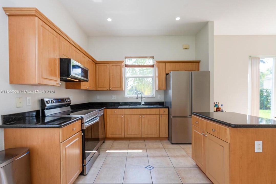 For Sale: $489,900 (3 beds, 2 baths, 1550 Square Feet)