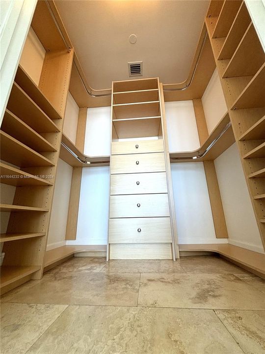 Recently Sold: $736,000 (2 beds, 2 baths, 1208 Square Feet)