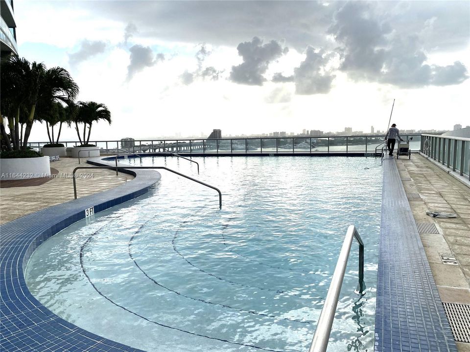 Recently Sold: $736,000 (2 beds, 2 baths, 1208 Square Feet)