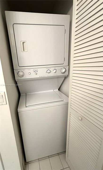 Recently Sold: $736,000 (2 beds, 2 baths, 1208 Square Feet)