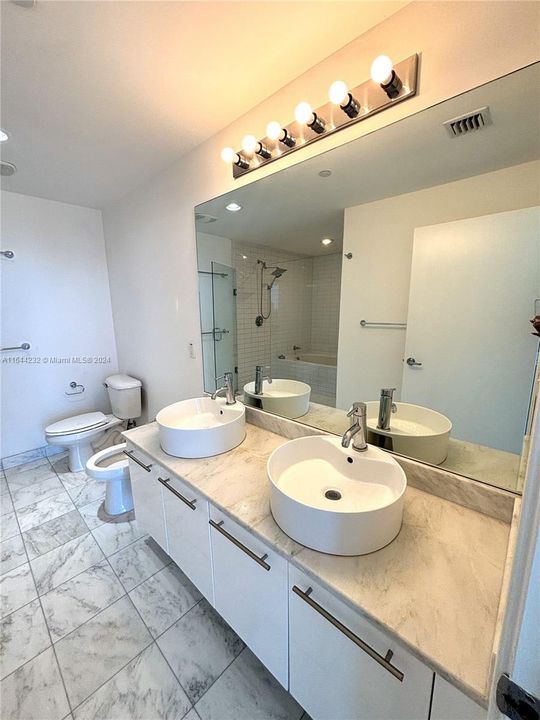 Recently Sold: $736,000 (2 beds, 2 baths, 1208 Square Feet)