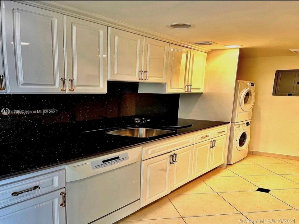 Recently Rented: $4,000 (2 beds, 2 baths, 1188 Square Feet)