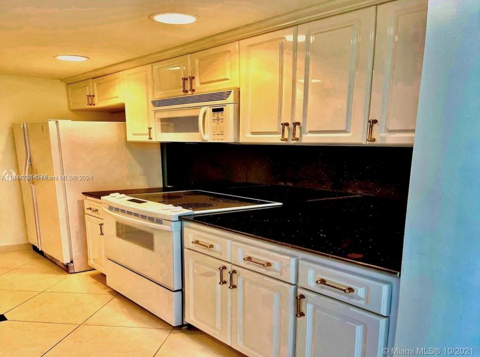 Recently Rented: $4,000 (2 beds, 2 baths, 1188 Square Feet)