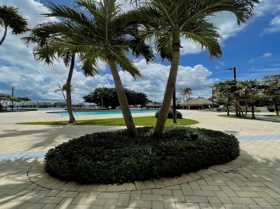 Recently Rented: $4,000 (2 beds, 2 baths, 1188 Square Feet)