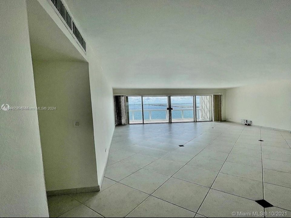 Recently Rented: $4,000 (2 beds, 2 baths, 1188 Square Feet)