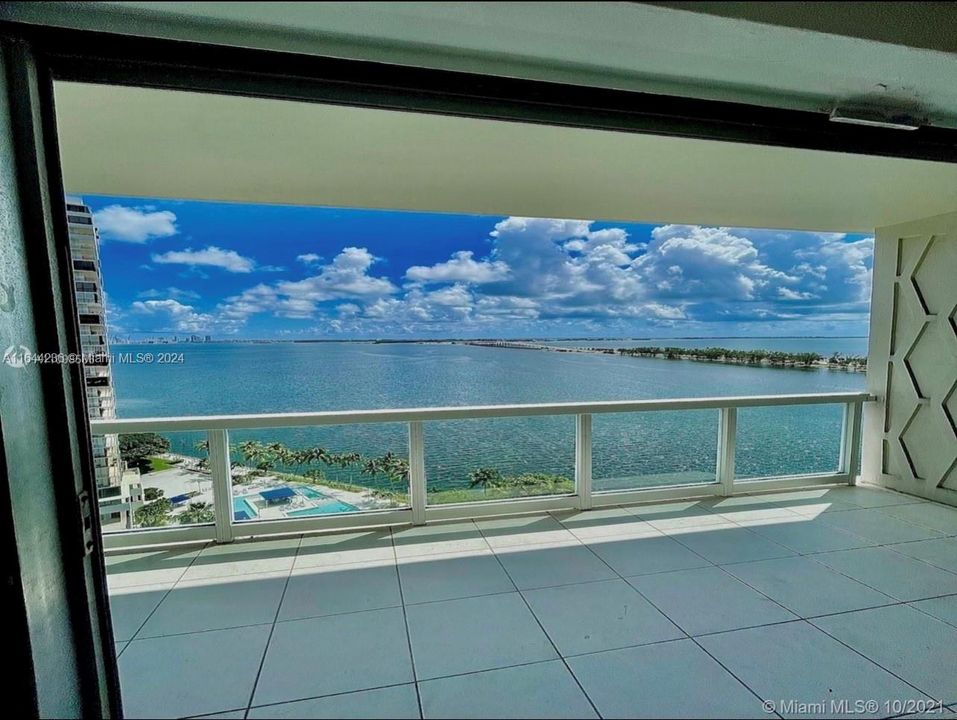 Recently Rented: $4,000 (2 beds, 2 baths, 1188 Square Feet)