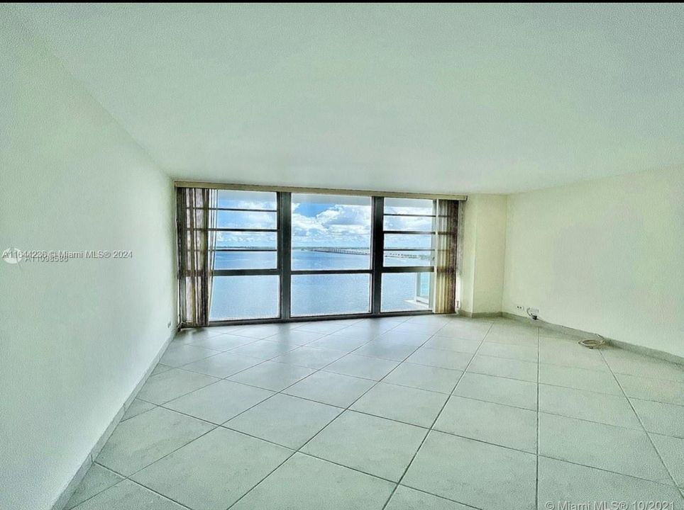 Recently Rented: $4,000 (2 beds, 2 baths, 1188 Square Feet)