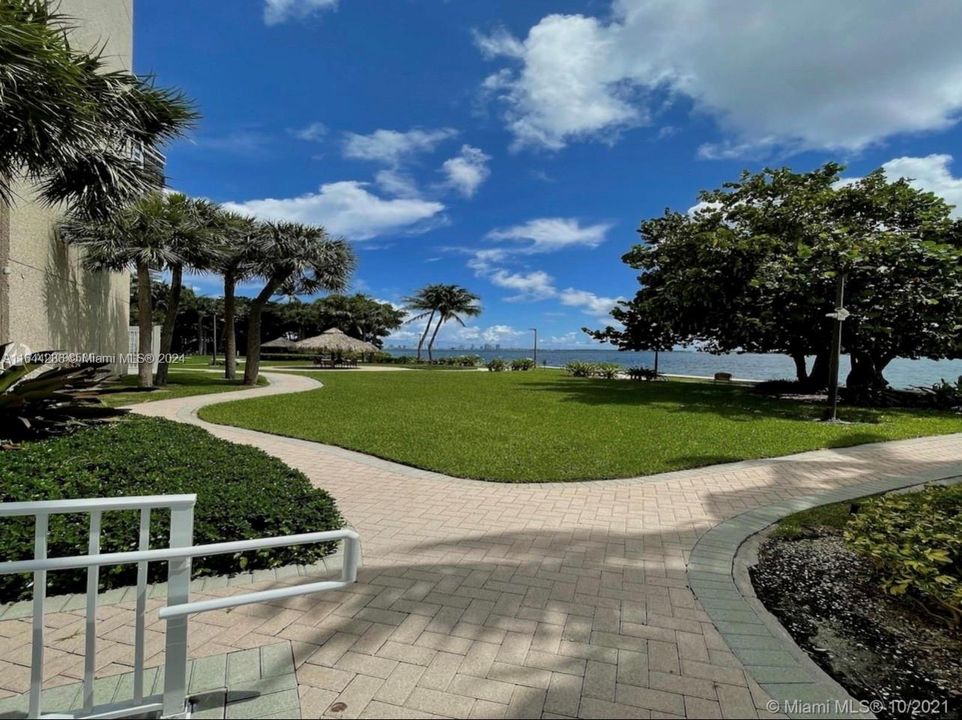 Recently Rented: $4,000 (2 beds, 2 baths, 1188 Square Feet)