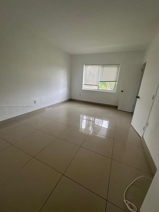 Activo con contrato: $195,000 (2 camas, 1 baños, 930 Pies cuadrados)