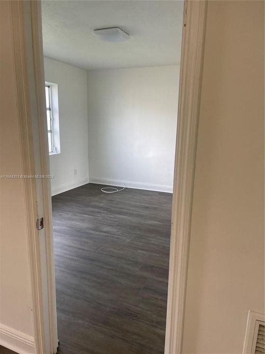 Recently Rented: $1,700 (1 beds, 1 baths, 1296 Square Feet)