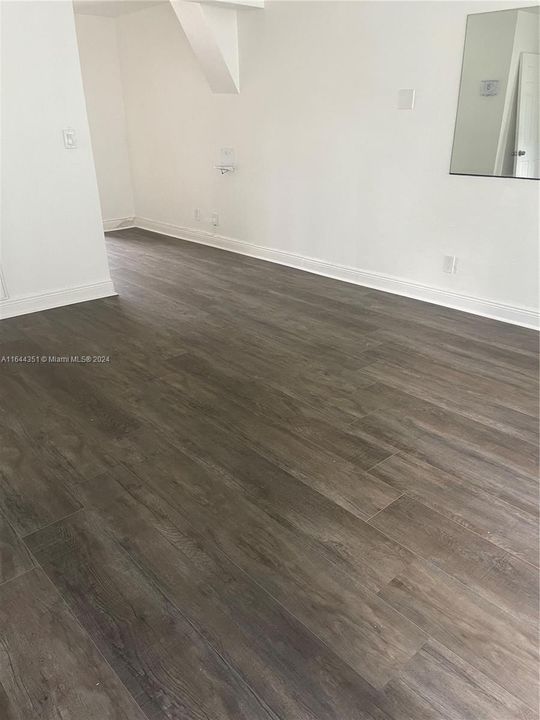 Recently Rented: $1,700 (1 beds, 1 baths, 1296 Square Feet)