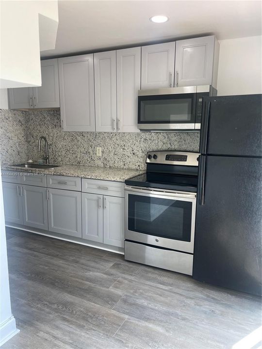Recently Rented: $1,700 (1 beds, 1 baths, 1296 Square Feet)
