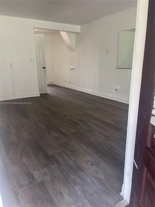 Recently Rented: $1,700 (1 beds, 1 baths, 1296 Square Feet)