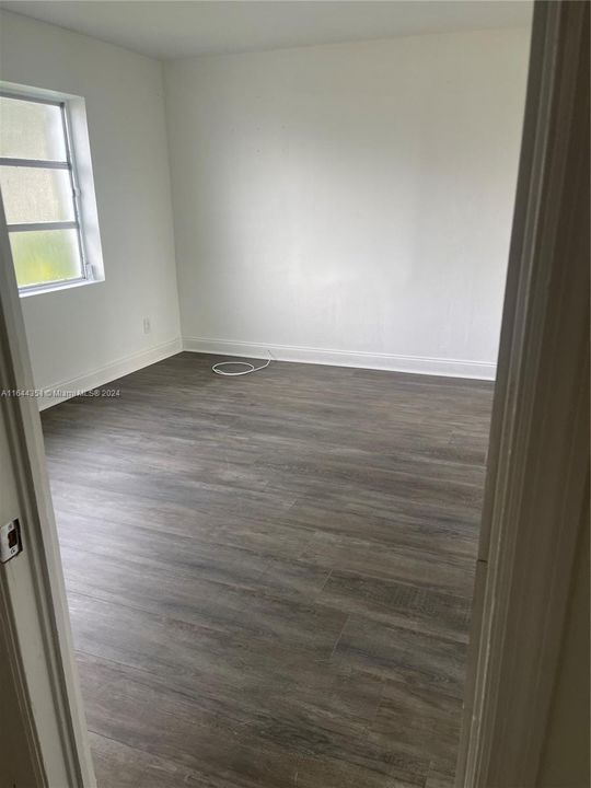 Recently Rented: $1,700 (1 beds, 1 baths, 1296 Square Feet)