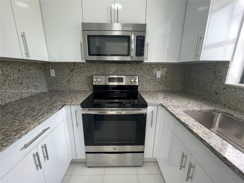 Recently Rented: $2,500 (3 beds, 2 baths, 1114 Square Feet)