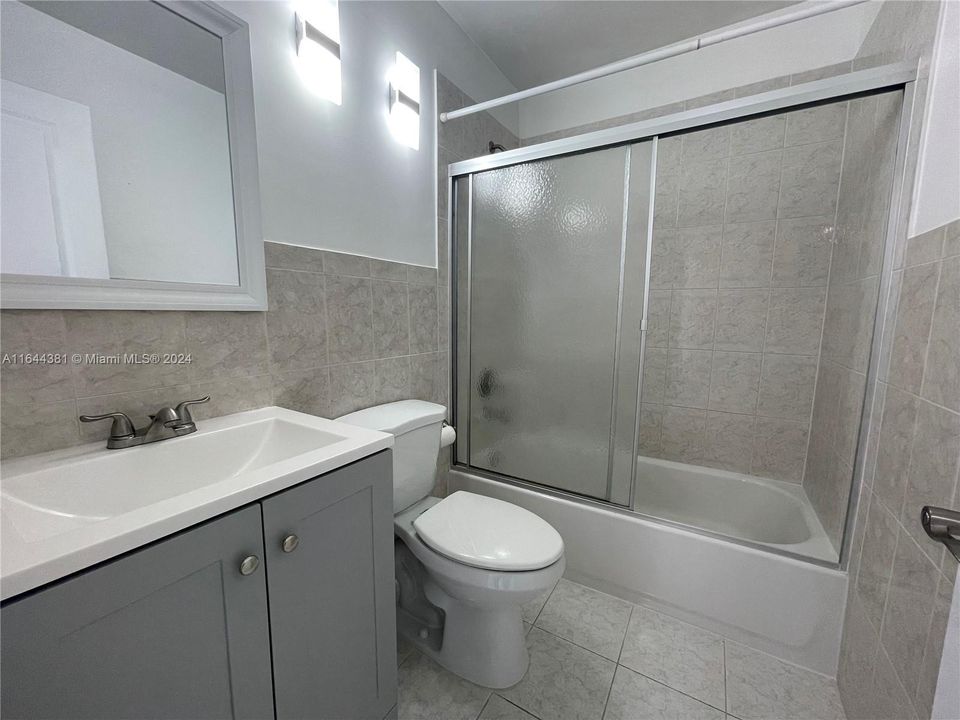 Recently Rented: $2,500 (3 beds, 2 baths, 1114 Square Feet)