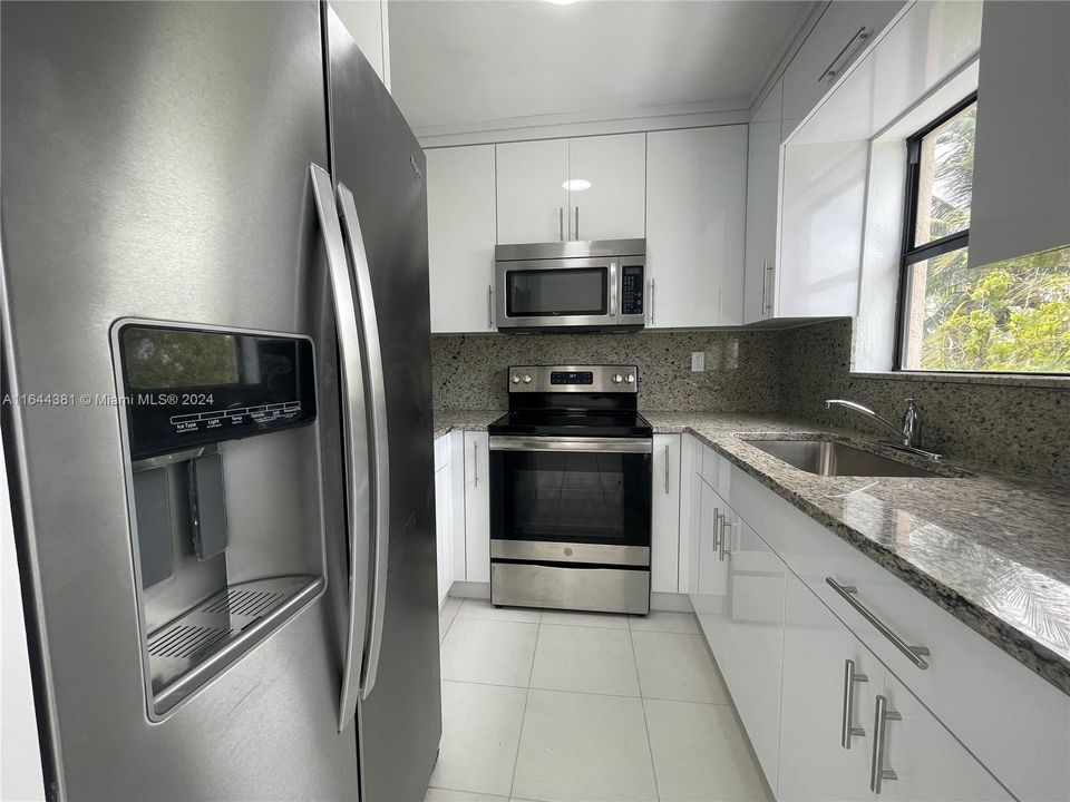 Recently Rented: $2,500 (3 beds, 2 baths, 1114 Square Feet)