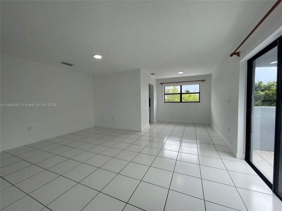 Recently Rented: $2,500 (3 beds, 2 baths, 1114 Square Feet)