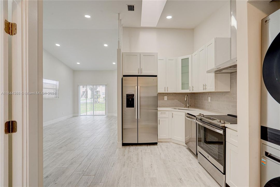 Active With Contract: $2,200 (2 beds, 2 baths, 793 Square Feet)