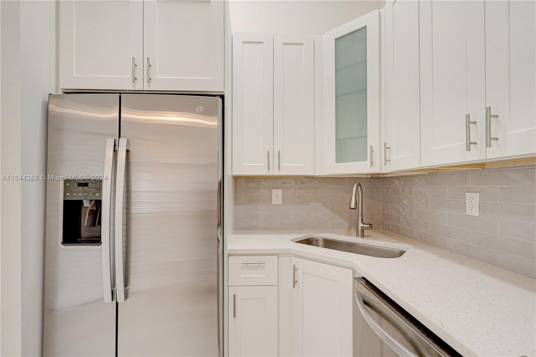 Active With Contract: $2,200 (2 beds, 2 baths, 793 Square Feet)