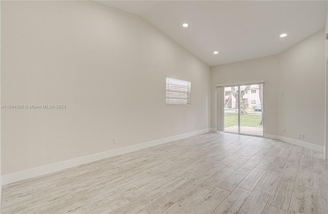 Active With Contract: $2,200 (2 beds, 2 baths, 793 Square Feet)