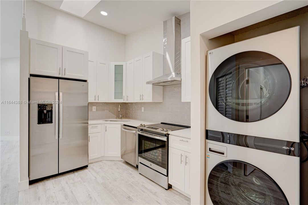 Active With Contract: $2,200 (2 beds, 2 baths, 793 Square Feet)