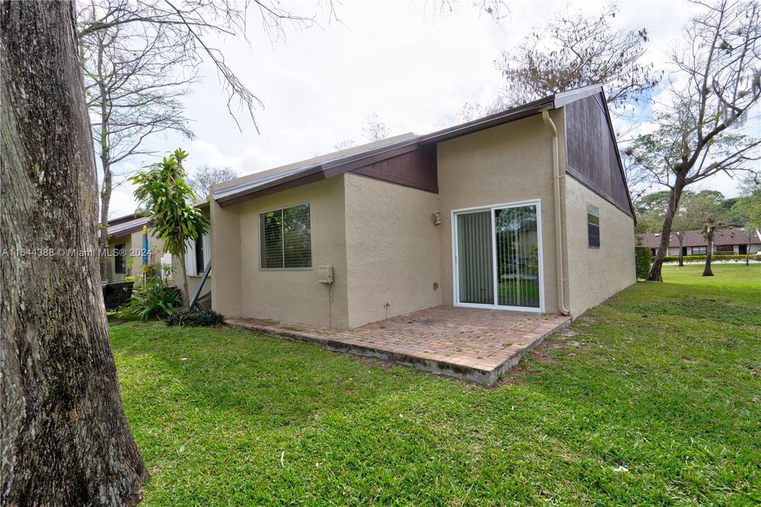 Active With Contract: $2,200 (2 beds, 2 baths, 793 Square Feet)