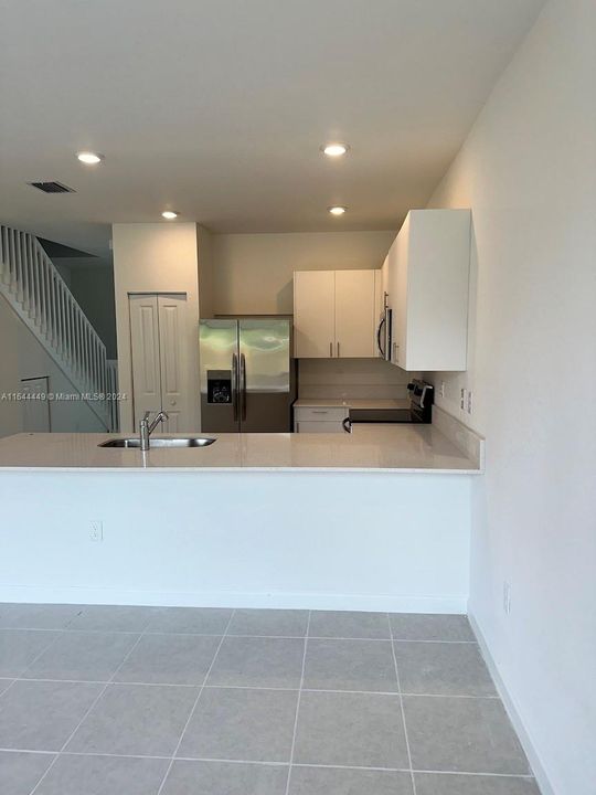 Active With Contract: $2,500 (3 beds, 2 baths, 1414 Square Feet)