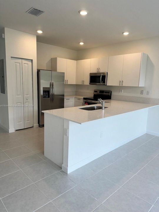 Active With Contract: $2,500 (3 beds, 2 baths, 1414 Square Feet)