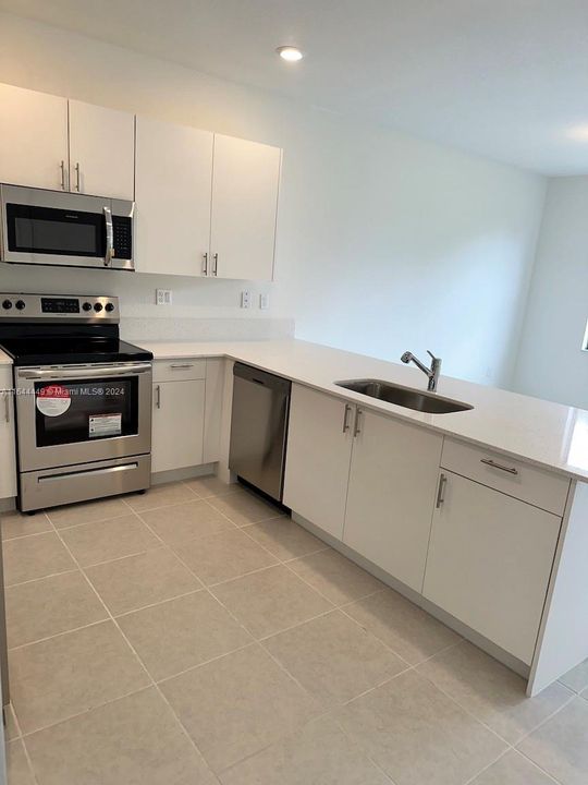 Active With Contract: $2,500 (3 beds, 2 baths, 1414 Square Feet)