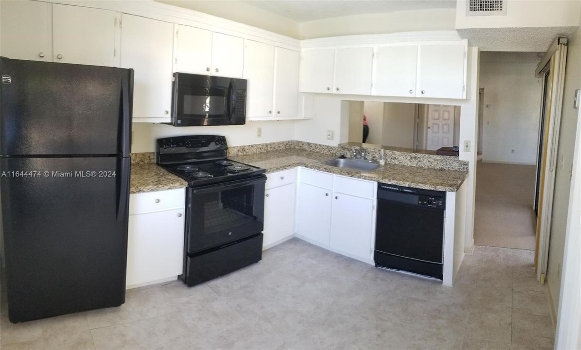 For Rent: $2,200 (3 beds, 2 baths, 1195 Square Feet)