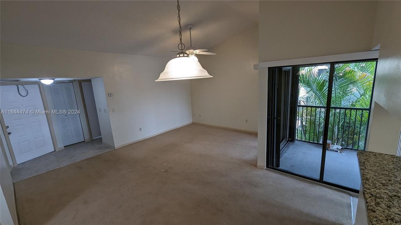 For Rent: $2,300 (3 beds, 2 baths, 1195 Square Feet)