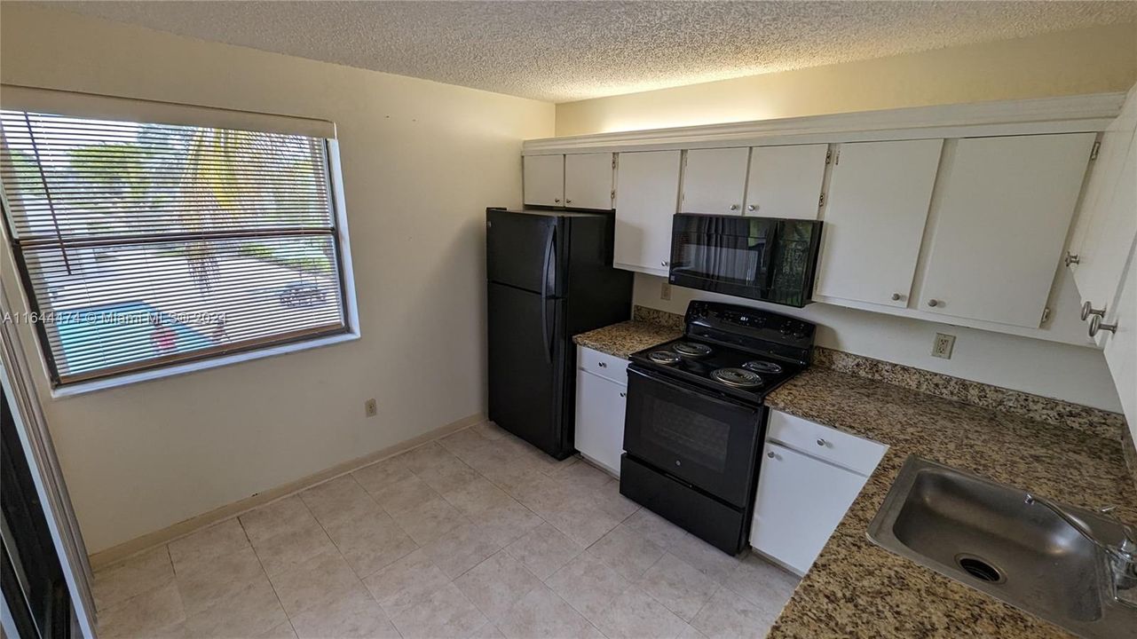 For Rent: $2,200 (3 beds, 2 baths, 1195 Square Feet)