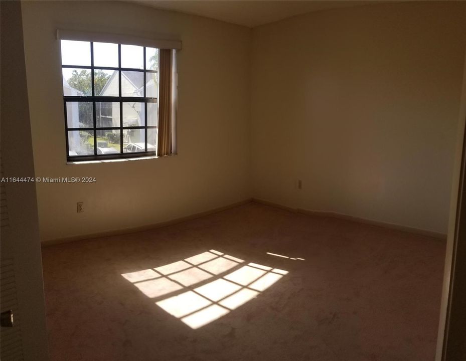 For Rent: $2,200 (3 beds, 2 baths, 1195 Square Feet)