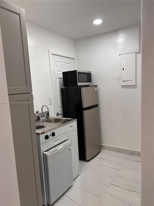 For Rent: $1,500 (1 beds, 1 baths, 560 Square Feet)