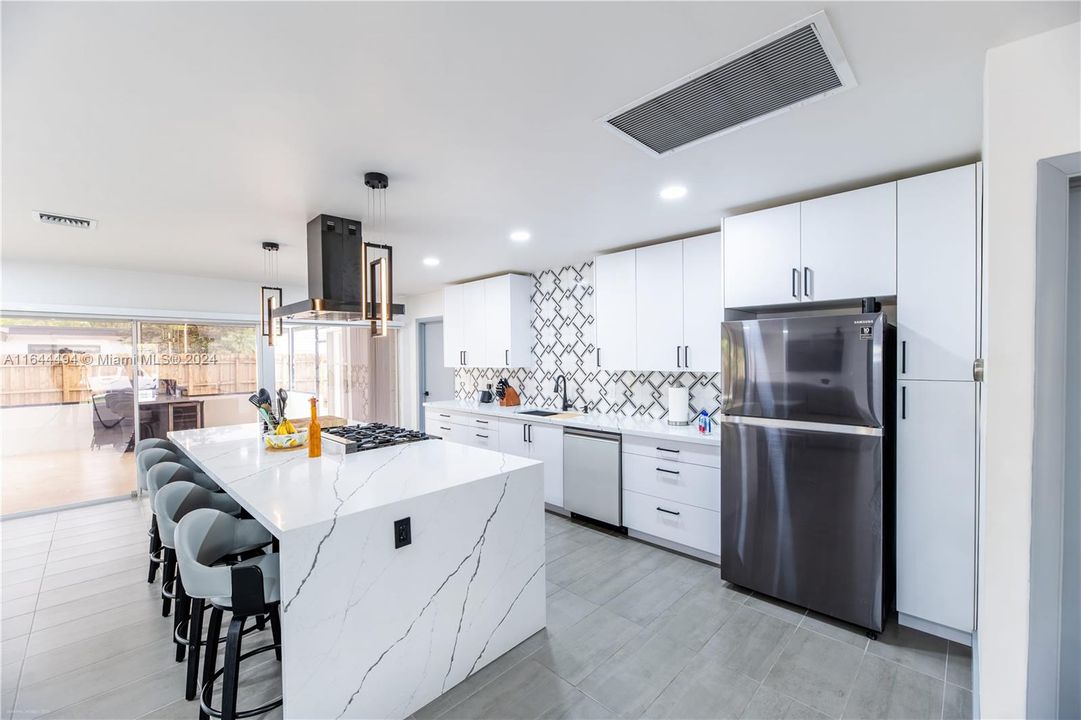 Active With Contract: $899,000 (3 beds, 2 baths, 2246 Square Feet)