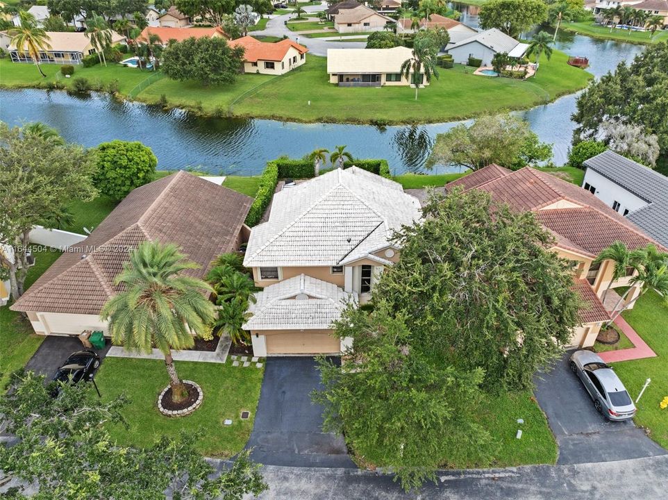 For Sale: $695,000 (3 beds, 2 baths, 2098 Square Feet)