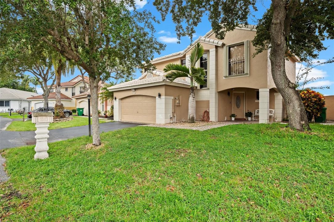 For Sale: $695,000 (3 beds, 2 baths, 2098 Square Feet)