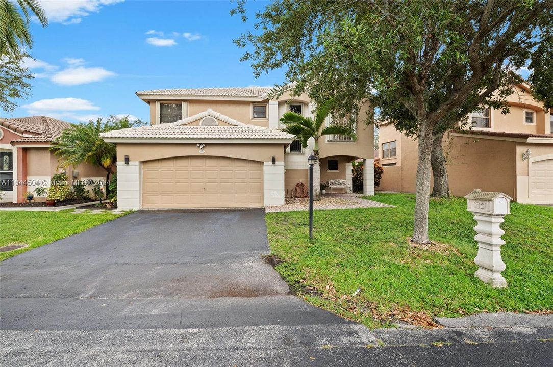 For Sale: $695,000 (3 beds, 2 baths, 2098 Square Feet)