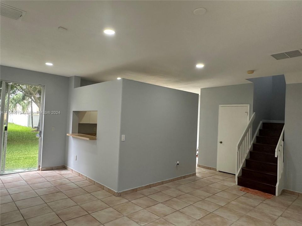 For Rent: $2,850 (2 beds, 2 baths, 1372 Square Feet)