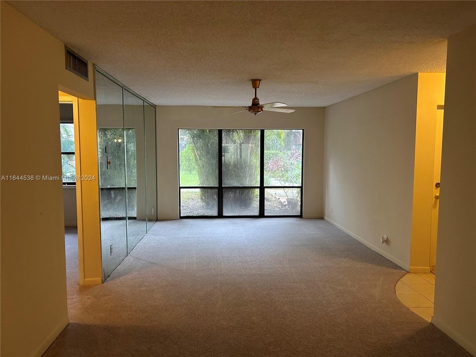 Activo con contrato: $235,000 (2 camas, 2 baños, 1275 Pies cuadrados)