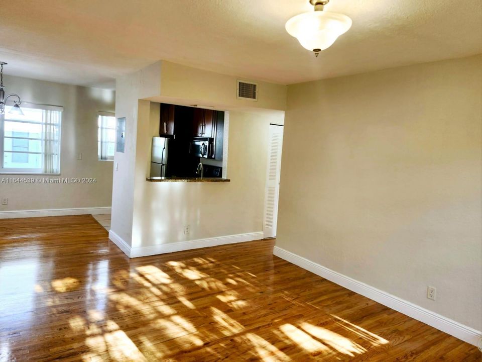 Недавно арендовано: $2,400 (2 спален, 1 ванн, 922 Квадратных фут)