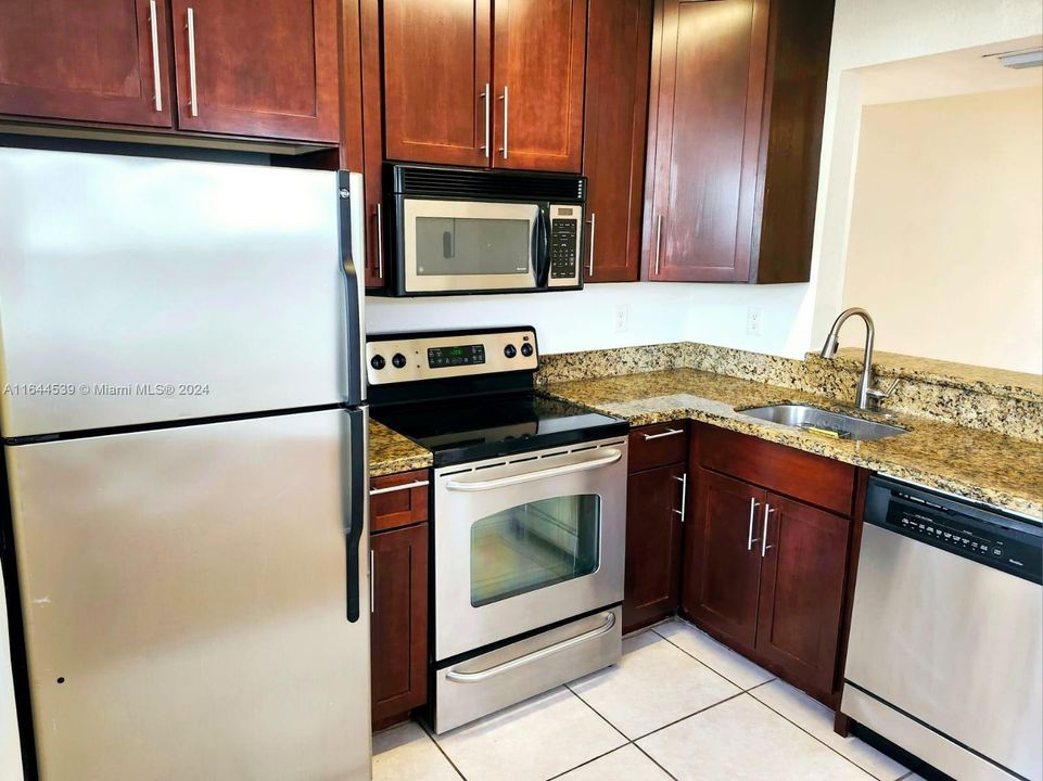 Недавно арендовано: $2,400 (2 спален, 1 ванн, 922 Квадратных фут)