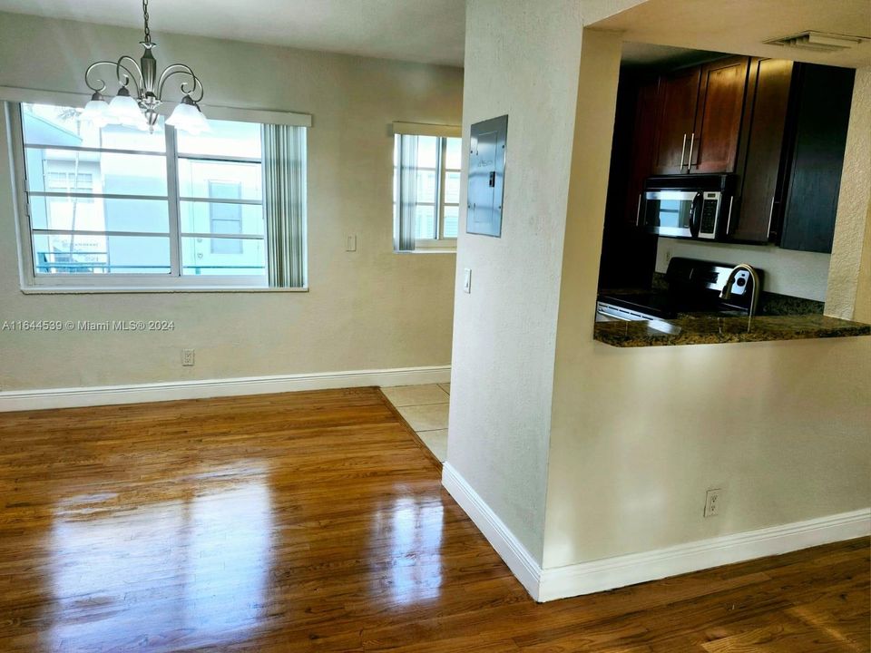 Недавно арендовано: $2,400 (2 спален, 1 ванн, 922 Квадратных фут)