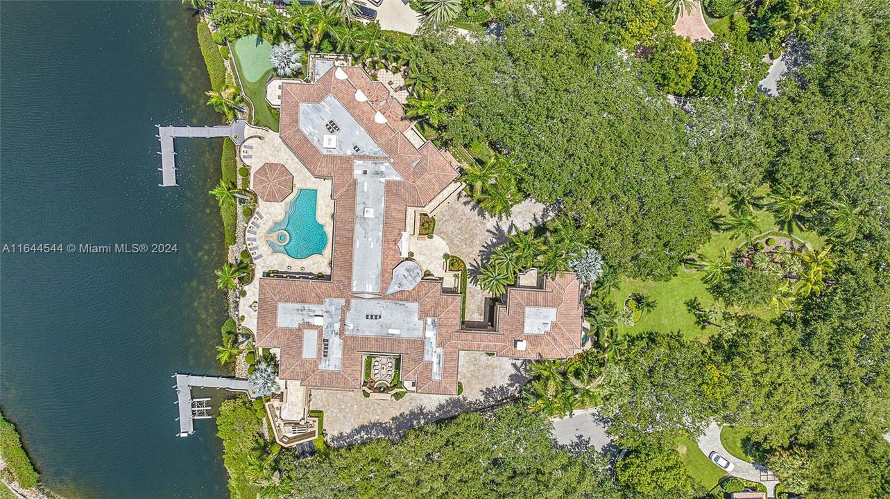 Vendido Recientemente: $40,000,000 (9 camas, 13 baños, 24320 Pies cuadrados)