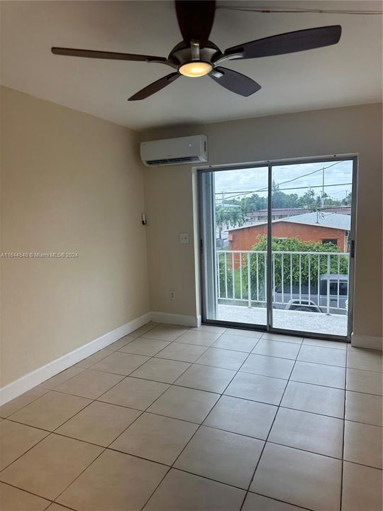 Active With Contract: $2,100 (2 beds, 1 baths, 800 Square Feet)